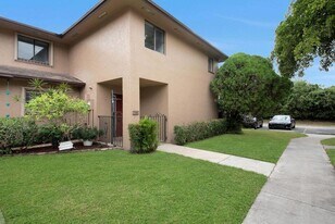 2206 NW 39th Ave in Coconut Creek, FL - Building Photo