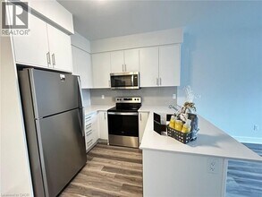 1100 Lackner Pl in Kitchener, ON - Building Photo - Building Photo