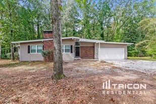 2087 Meadowbrook Dr SW in Conyers, GA - Building Photo