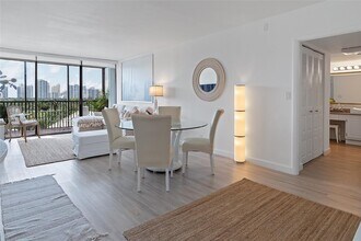 20301 W Country Club Dr in Aventura, FL - Building Photo - Building Photo