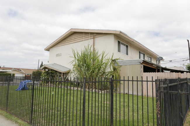 8593 Cerritos Ave in Stanton, CA - Building Photo - Building Photo