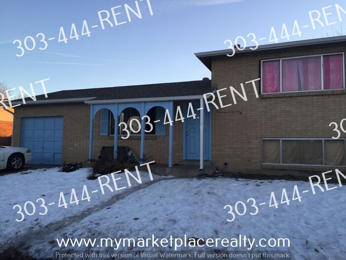 14382 Olmsted Dr in Denver, CO - Building Photo