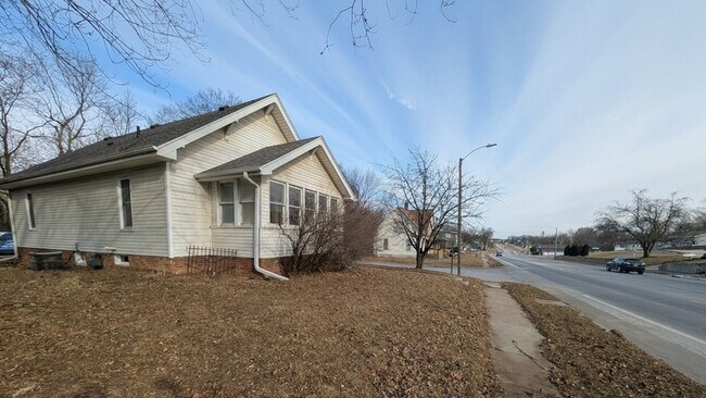 1015 A Ave E in Oskaloosa, IA - Building Photo - Building Photo