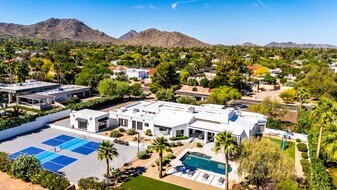 9917 N 52nd St in Paradise Valley, AZ - Building Photo