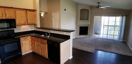 1425 S Galena Way, Unit Apt 204 in Denver, CO - Building Photo - Building Photo