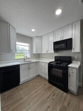 2420 Edwin St NE in Winter Haven, FL - Foto de edificio - Building Photo