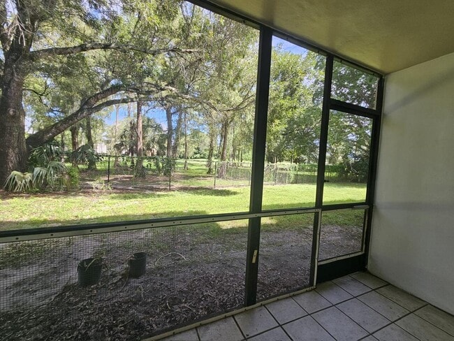 7925 Fairview Dr in Tamarac, FL - Building Photo - Building Photo