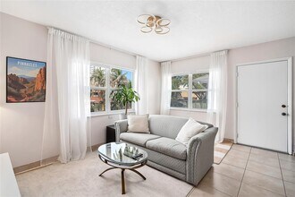 1824 Monroe St, Unit 10 in Hollywood, FL - Building Photo - Building Photo
