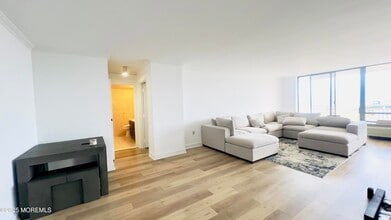 787 Ocean Ave, Unit 505 in Long Branch, NJ - Foto de edificio - Building Photo