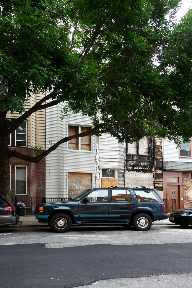 737 6th Ave in Brooklyn, NY - Foto de edificio - Building Photo