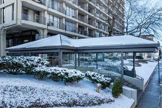 Lincoln Park Tower in Chicago, IL - Building Photo - Building Photo