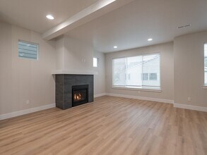 9381 SW Eunice Ln in Portland, OR - Building Photo - Building Photo