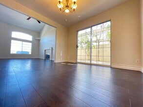7725 W Allano Way in Las Vegas, NV - Building Photo - Building Photo
