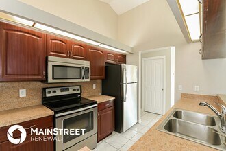 1045 Albany Ave in Lehigh Acres, FL - Foto de edificio - Building Photo