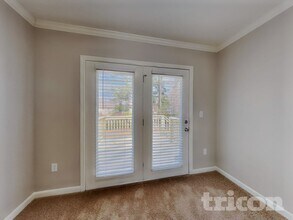 411 Mt Olive Dr, Unit A214 in Greensboro, NC - Building Photo - Building Photo