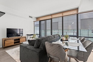 76 College St in Toronto, ON - Building Photo