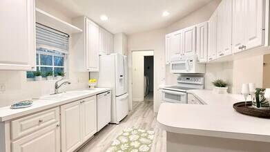 2861 Livingston Ln in West Palm Beach, FL - Foto de edificio - Building Photo