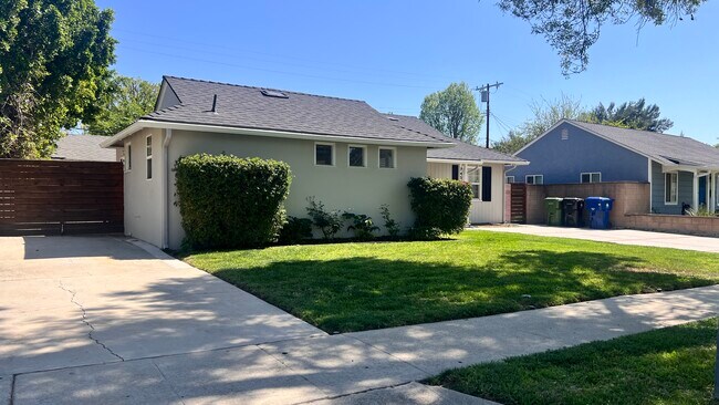 7450 Shoshone Ave in Los Angeles, CA - Building Photo - Building Photo