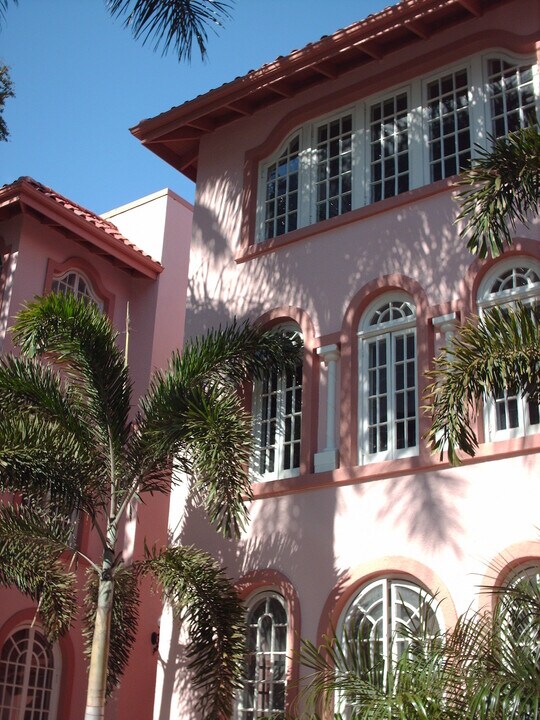 Frances Carlton Apartments in Sarasota, FL - Foto de edificio