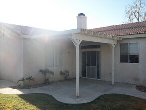 10620 Petalo Dr in Bakersfield, CA - Building Photo - Building Photo