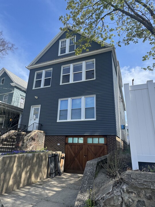 47 E 39th St in Bayonne, NJ - Building Photo