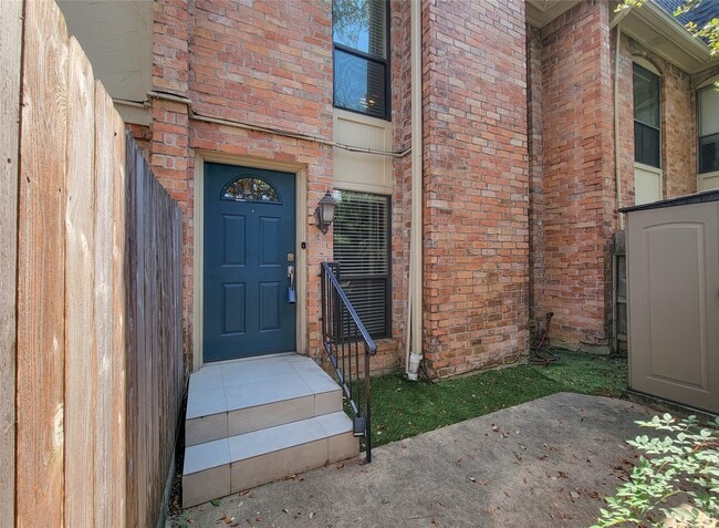property at 1601 S Shepherd Dr