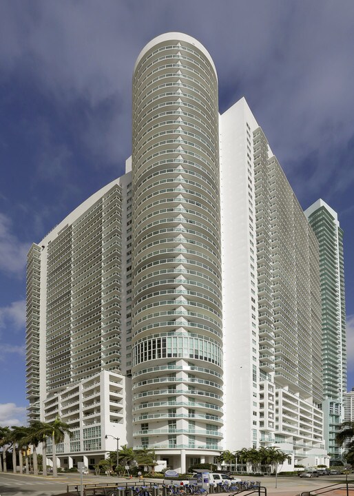 1800 Club in Miami, FL - Building Photo