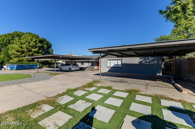 property at 936 W Rio Salado Pkwy