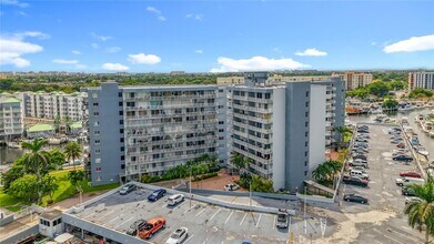 1800 NW 24th Ave in Miami, FL - Foto de edificio - Building Photo