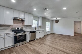 2715 Tolosa Dr in Dallas, TX - Building Photo - Building Photo