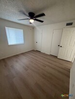 1005 Eastside Dr in Killeen, TX - Building Photo