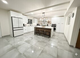 5912 Harvest Hill Rd in Dallas, TX - Building Photo