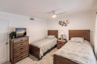 6047 E Peppertree Way in Sarasota, FL - Building Photo - Building Photo