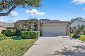 827 Honeysuckle Vine Dr in Rosenberg, TX - Foto de edificio - Building Photo