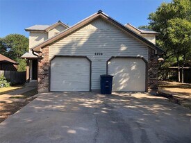 5908 Parkwood Dr in Austin, TX - Building Photo