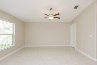 5518 Rainwood Meadows Dr in Ruskin, FL - Foto de edificio - Building Photo