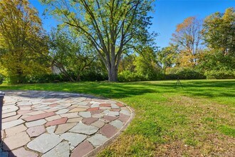 39 Cox Ave in Armonk, NY - Building Photo - Building Photo