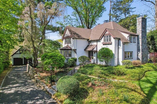 property at 10 Wayside Ln