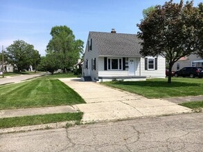 3080 Eisenhower Rd in Columbus, OH - Building Photo - Building Photo