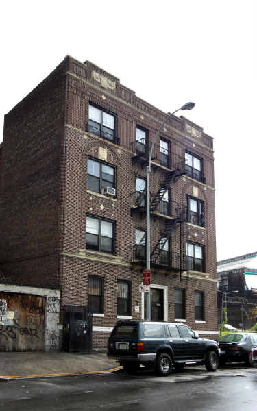 557 Franklin Ave in Brooklyn, NY - Building Photo