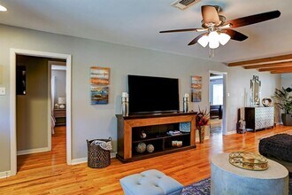 10027 Timberwood Dr in Houston, TX - Building Photo - Building Photo