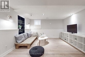 4 Theobalds Cir in Richmond Hill, ON - Building Photo - Building Photo