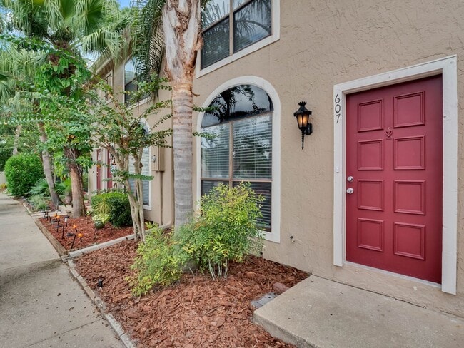 property at 607 Casa Park N Ct