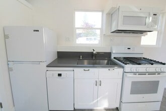21107 Damson Rd in Lynnwood, WA - Foto de edificio - Building Photo