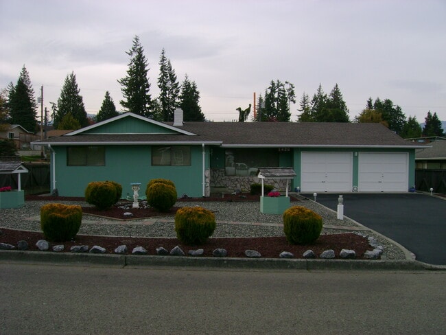 property at 1420 W 10th St