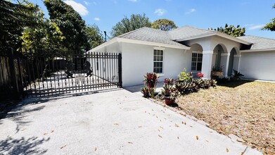 6030 Eberts St in Jupiter, FL - Building Photo - Building Photo