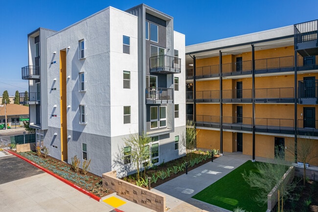 Azul Chula Vista in Chula Vista, CA - Building Photo - Building Photo