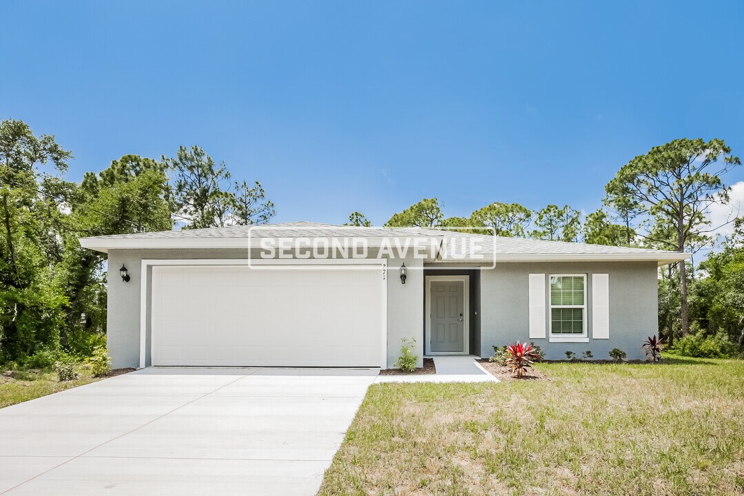 271 Ellington St in Port Charlotte, FL - Foto de edificio