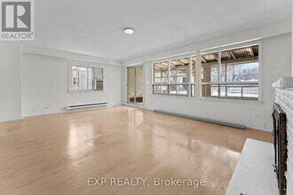 1558 Queen St E in Toronto, ON - Building Photo - Building Photo