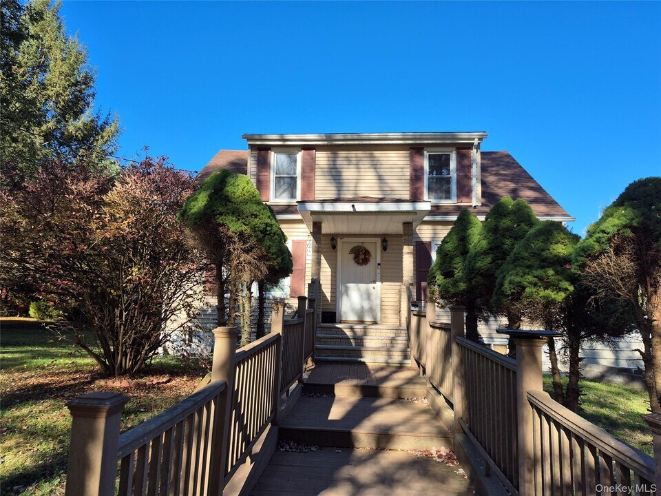 1665 State Route 209 in Westbrookville, NY - Building Photo